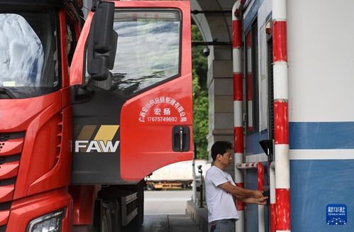 友誼關(guān)口岸上半年貨物進出口創(chuàng)新高，彰顯廣西外貿(mào)強勁活力